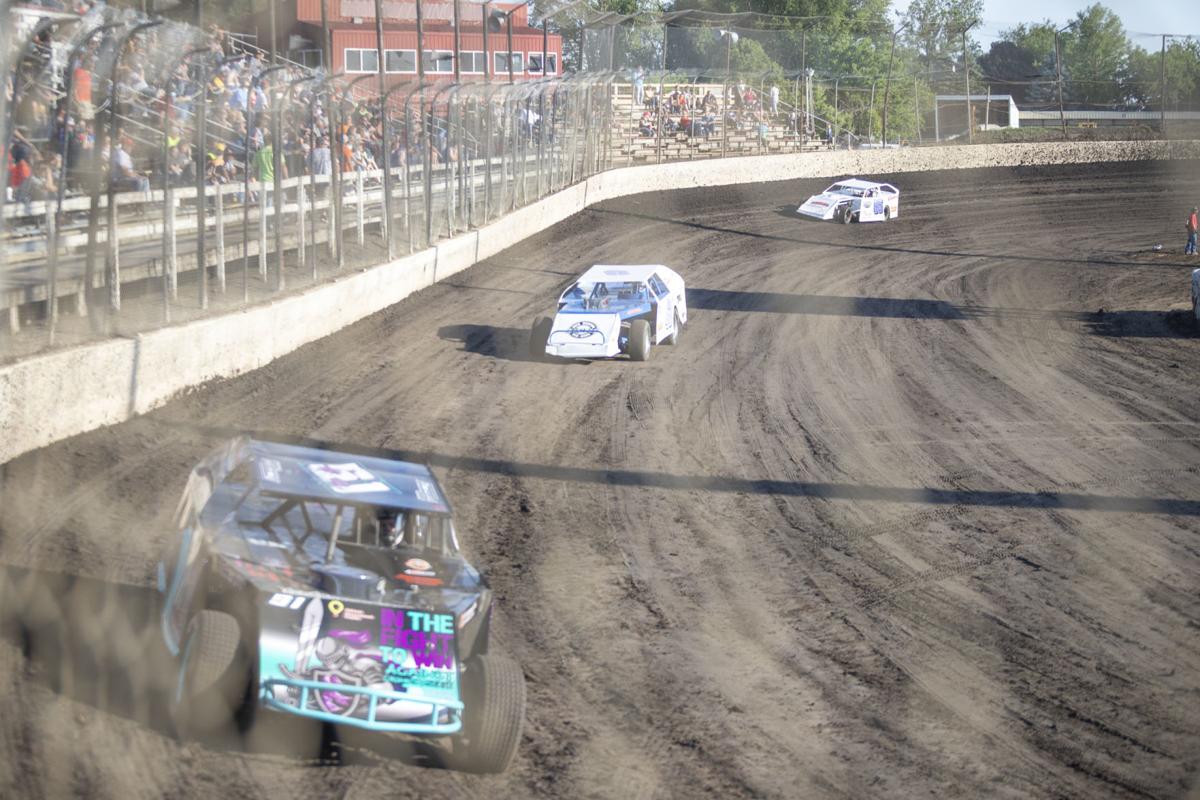 Blue Mound S Bobby Beiler Wins From The Back In Macon Speedway S Season Opener Motor Sports Herald Review Com