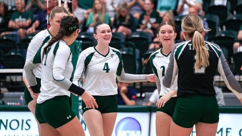 Women’s Volleyball Soars Past No. 16 UW-Whitewater