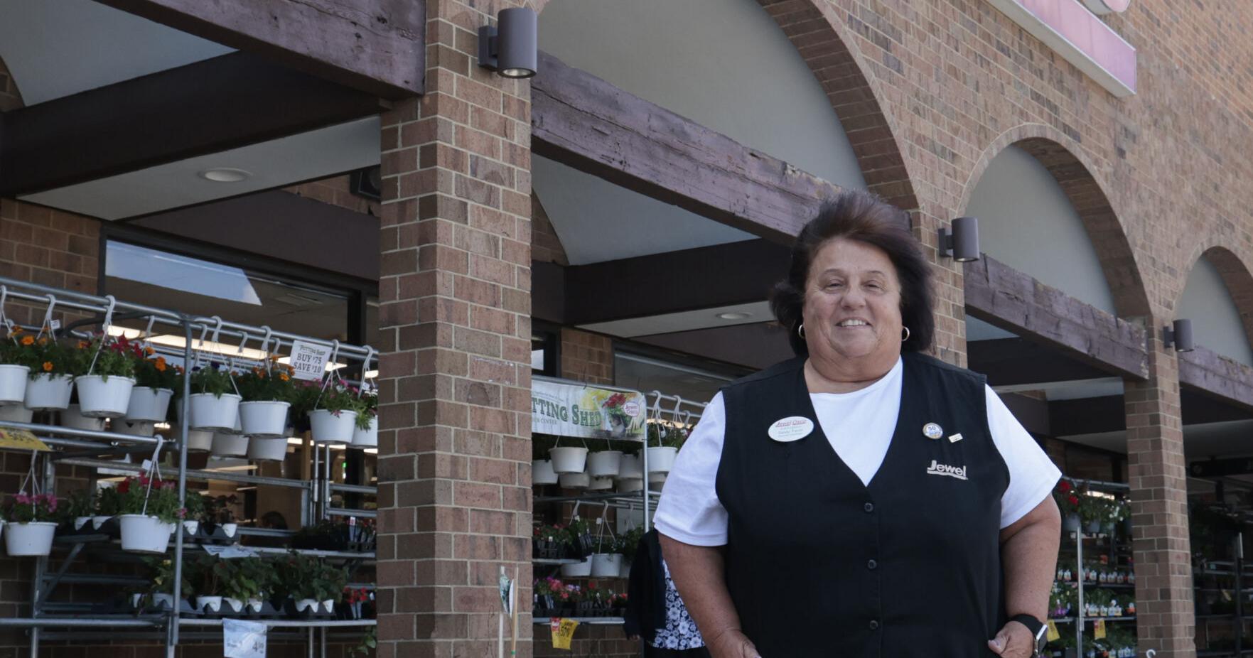 'She takes care of all of us': Chicago woman celebrates 50 years on the job at Jewel-Osco - Vimarsana News