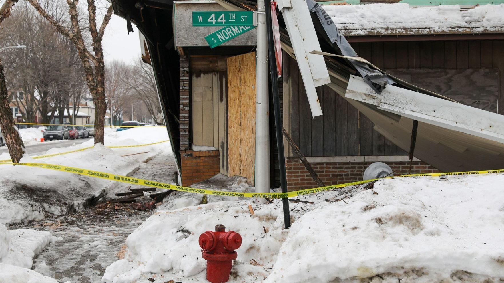 More Chicago buildings buckle Monday morning under weight of seasonal snow surplus - Vimarsana News