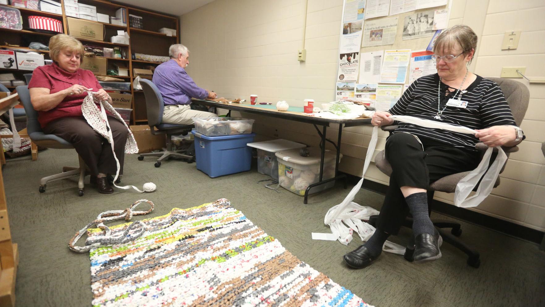 Used Plastic Bags Find Renewed Purpose With Decatur Group Mats For The Homeless This Is How They Do It Local Herald Review Com