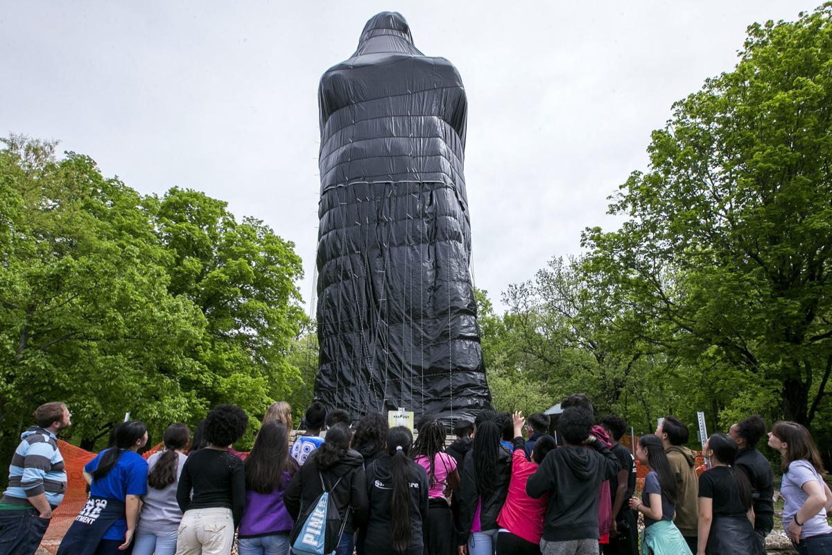 Illinois group seeks funds to restore Black Hawk statue State and