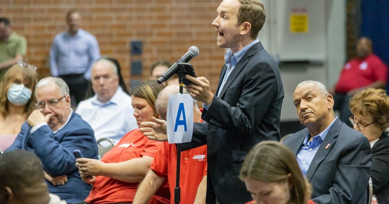 Residents, activists ask Illinois regulators to reject utilities' rate increases - Vimarsana News