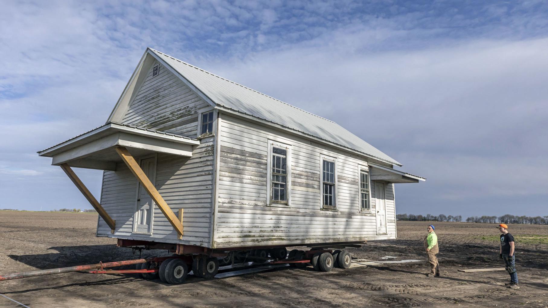 Watch now: 100-year-old Amish schoolhouse moves 9 miles from its Lovington home - Vimarsana News
