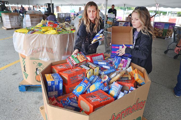 100626-dec-loc-volunteers_02.JPG