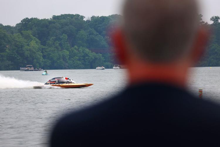 060825-dec-loc-boatraces_06.JPG
