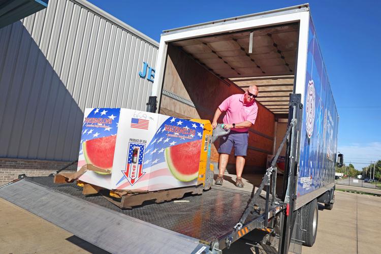 100426-dec-loc-fooddrivewrapup_03.JPG