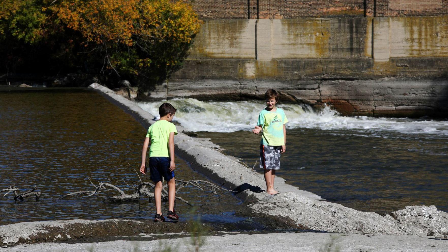 Dozens Of Lives Have Been Lost At Dams On Illinois Waterways Now Efforts Are Underway To Remove Them For Safety And The Good Of The Environment State And Regional Herald Review Com Holiday On The Farm Yorkville 2022