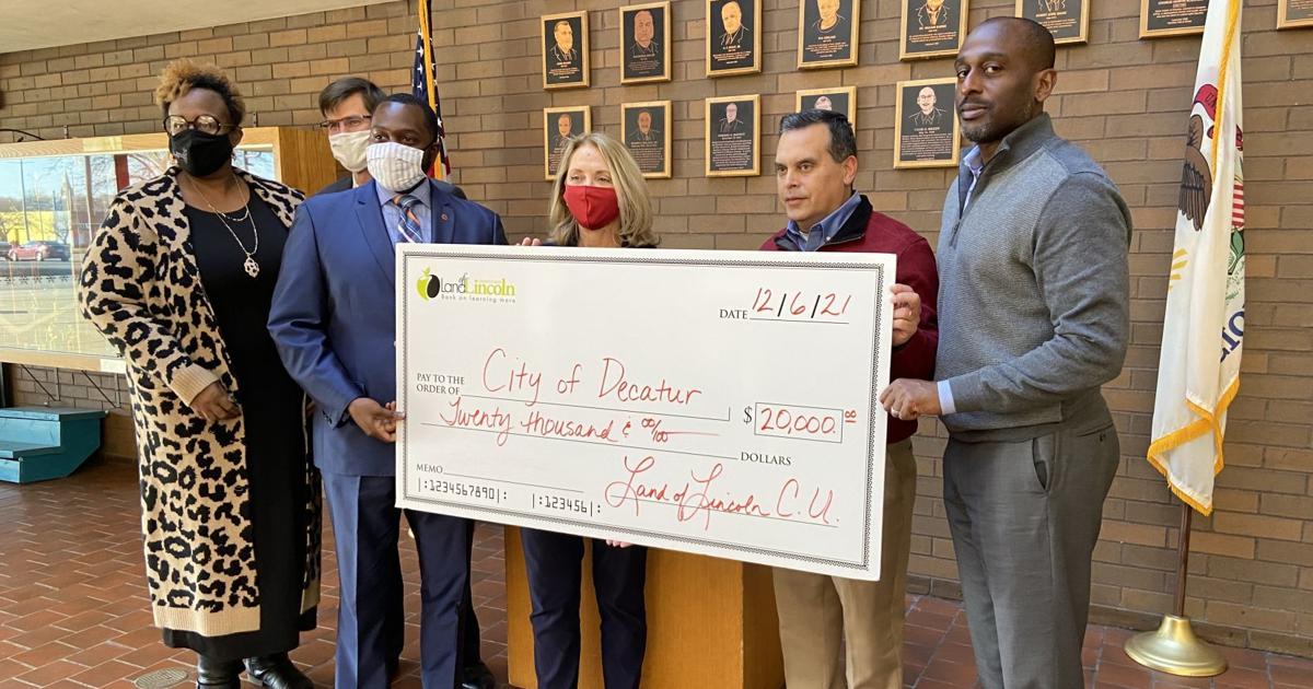 Credit union gives $20,000 to Decatur revitalization
