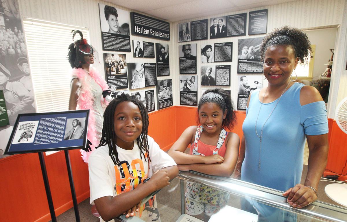 Robertson Charter School class brings Harlem Renaissance to Decatur museum