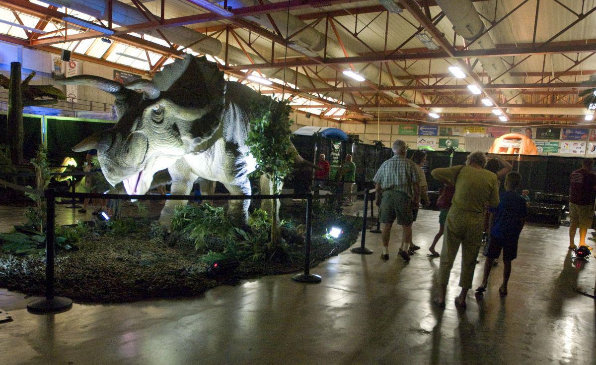 800+ Civic Center Dinosaur Terbaru