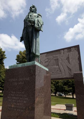 This commodore doesn’t sing, but he still rocks in Decatur