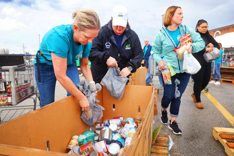 100524-dec-loc-fooddrive_01.JPG