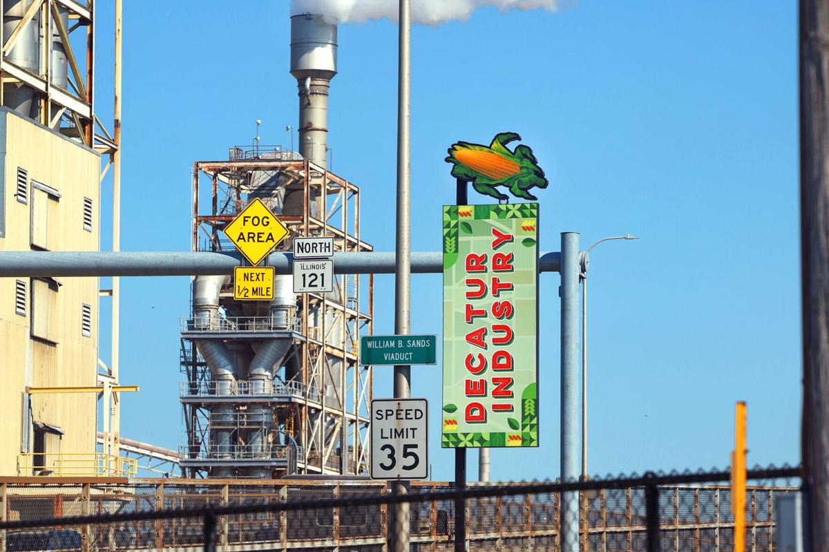 091526-dec-loc-cornsign_01.JPG