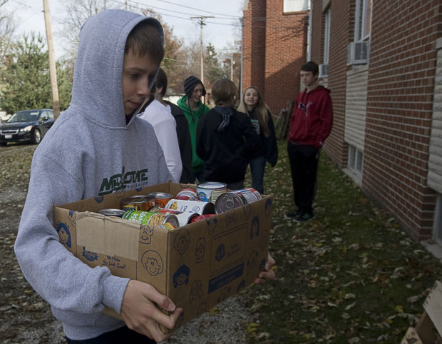 Meridian students stock up for Blue Mound food pantry