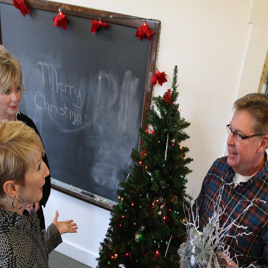 Radiating Pride Historic Decatur Dentist Office Wins Holiday Decorating Contest Local Herald Review Com