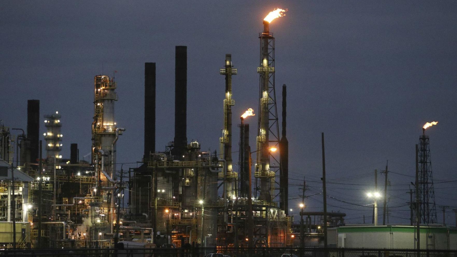 Federal judge slaps BP for emitting too much lung-damaging soot from its Whiting refinery on Lake Michigan - Vimarsana News