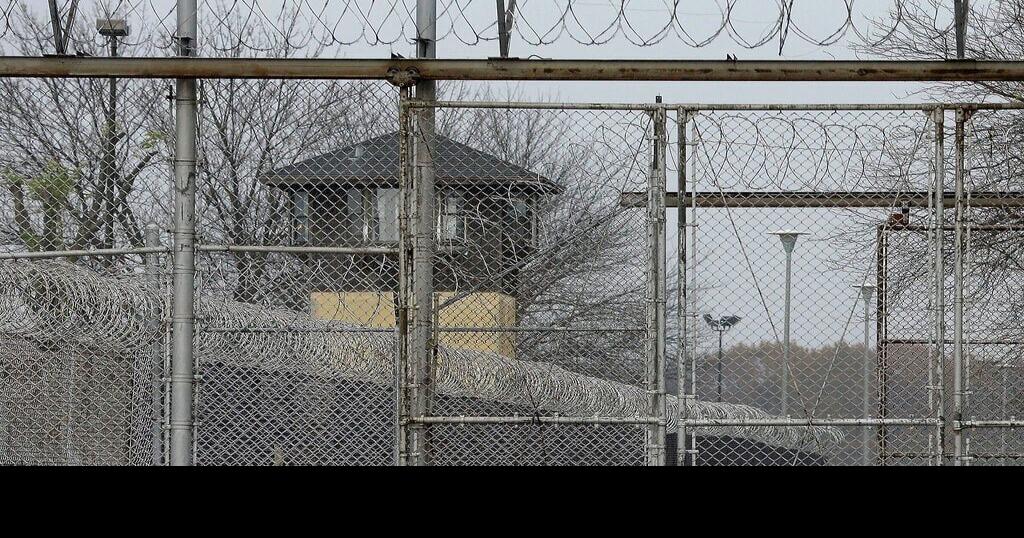 Sen Terri Bryant asks prison workers to narc out undocumented immigrants