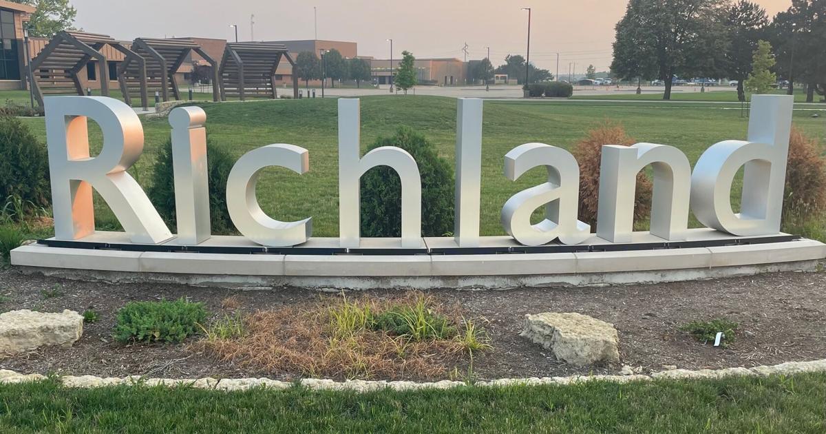 Richland Neighborhood School tackles addressing Chat GPT, AI