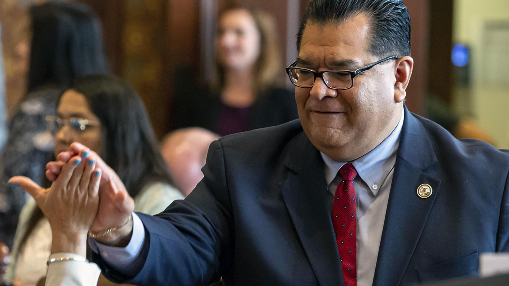 A slew of ex-state lawmakers face criminal charges, but critics question whether proposed reforms are enough for Illinois' 'very vibrant culture of corruption' | Government and Politics - Vimarsana News