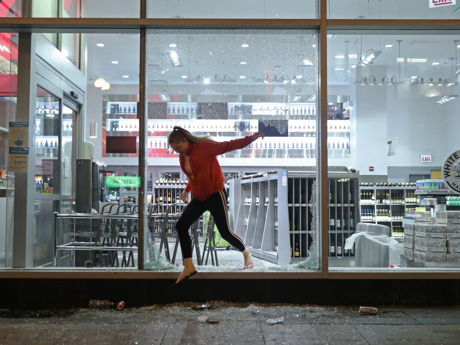 Watch now: How the weekend unfolded: Timeline of Chicago protests ...