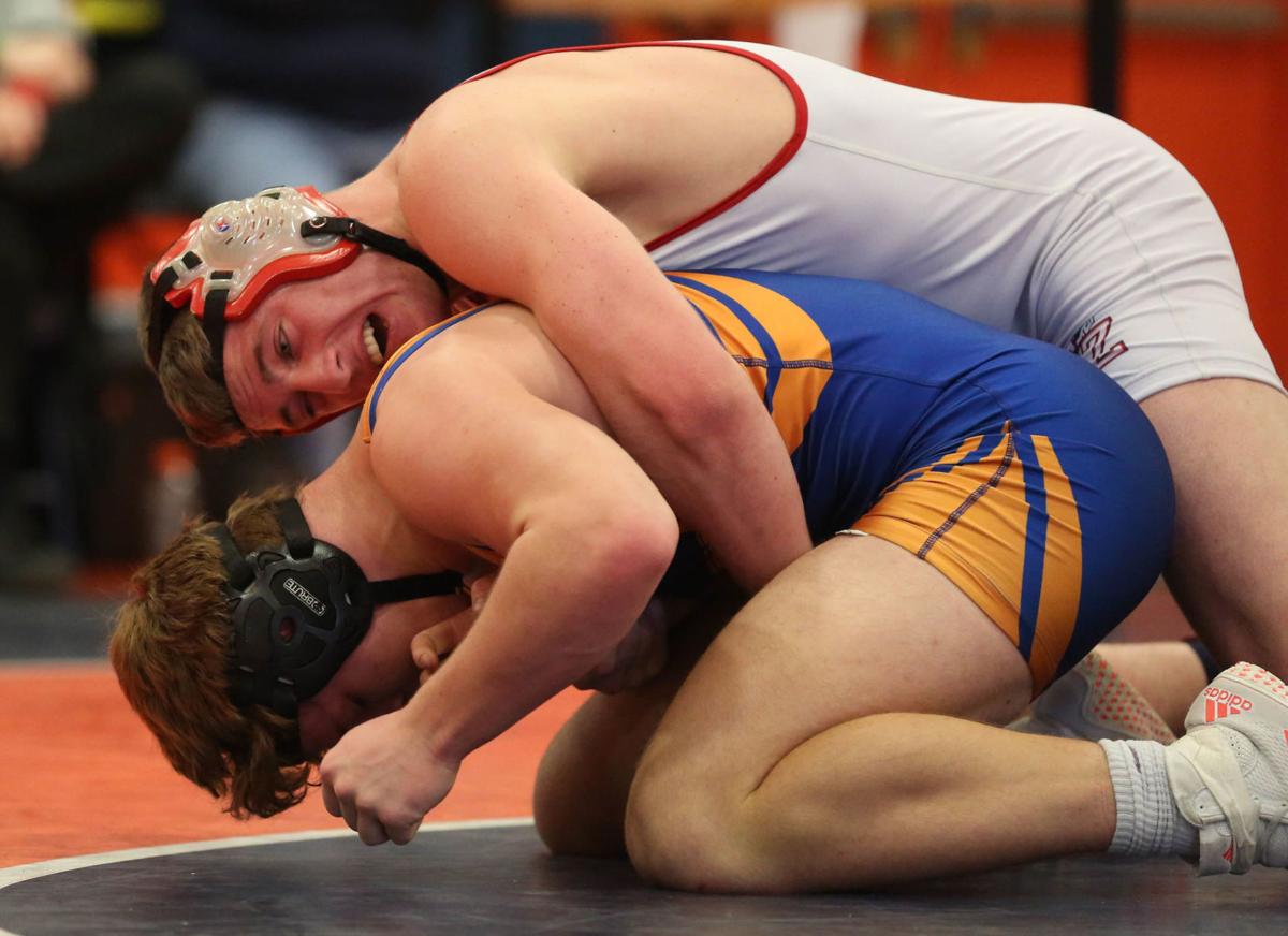 Wrestling Sectionals Mount Zion S Ryder Marshall Kooper Loehr Win Sectionals High School Wrestling Herald Review Com