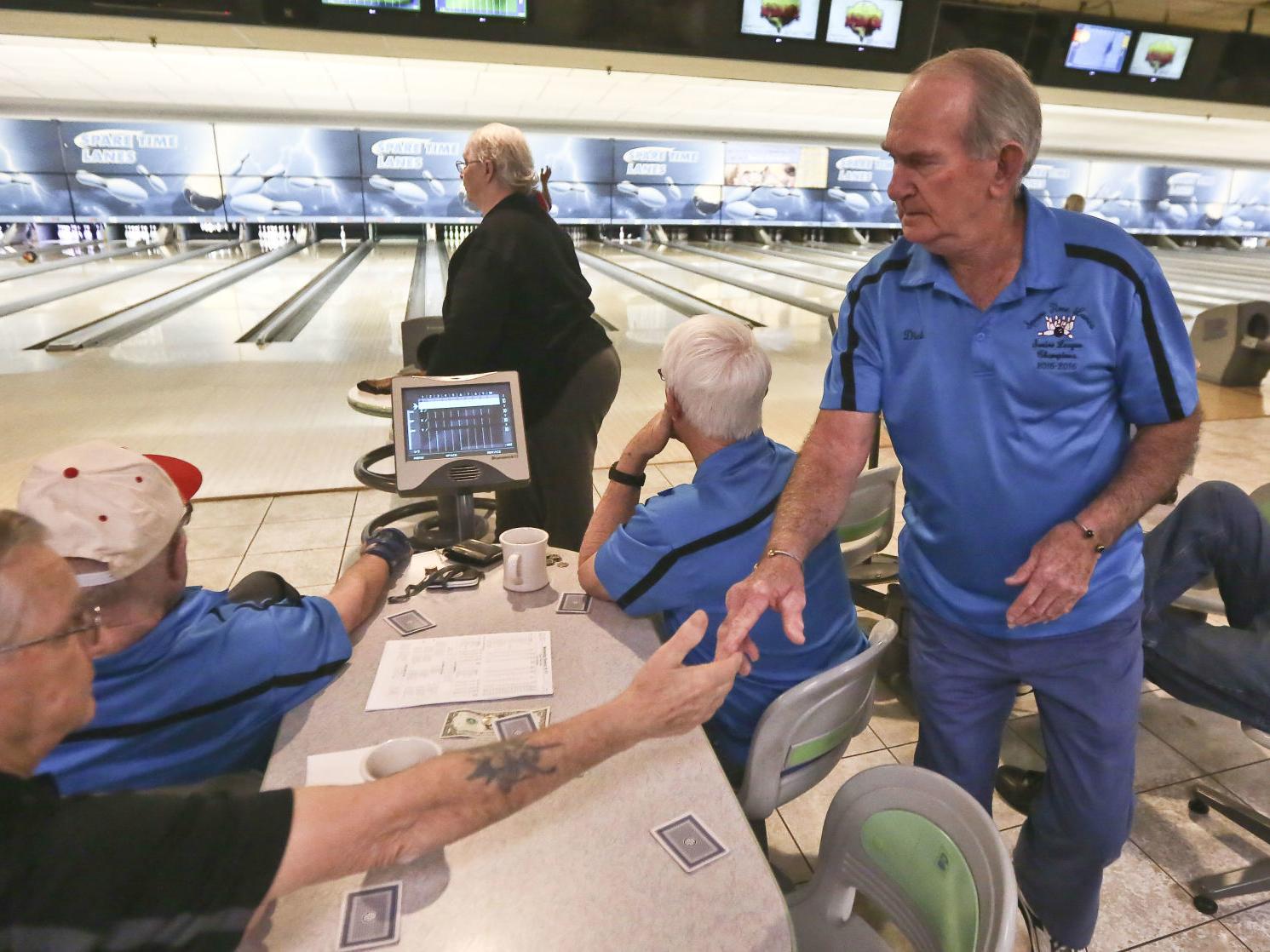 Bowling In Decatur Rolls Along Despite Loss Of Bowlers Alleys Sports Herald Review Com
