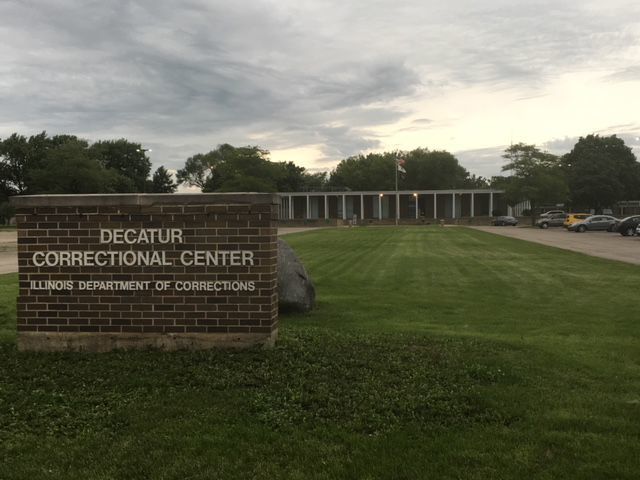 New Illinois task force aims to cut female prison population in half