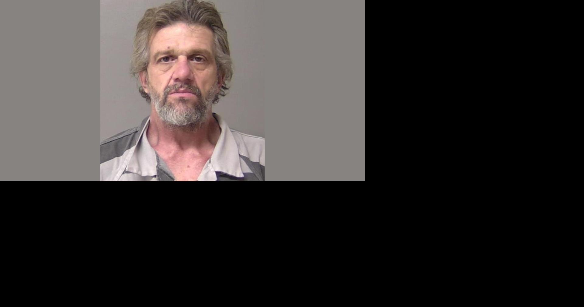 Decatur man caught stealing is held until cops arrive, report says