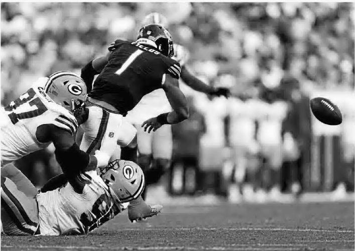 bears-qb-fields-apologizes