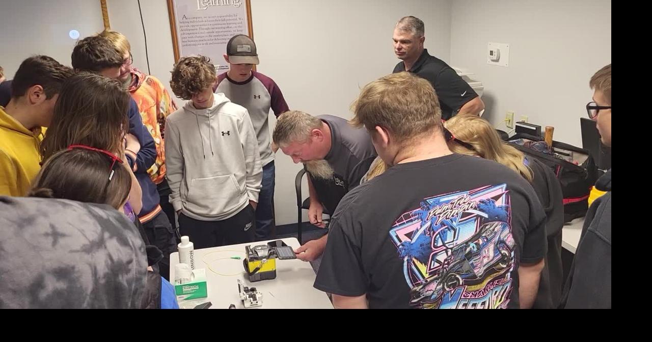 Oakland students learn about how Consolidated Communications splices