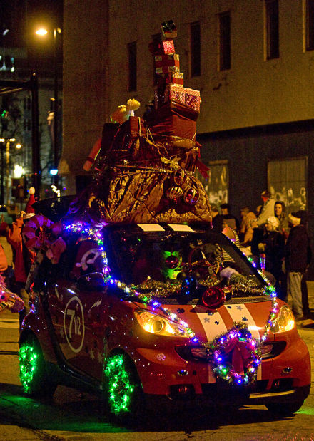 PHOTOS: Christmas parade brings Santa to town | Local | herald-review.com