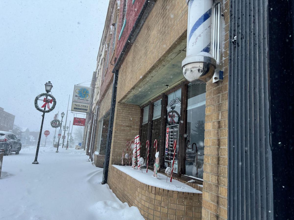 Moweaqua #39 s Christmas on Main continued despite snow storm