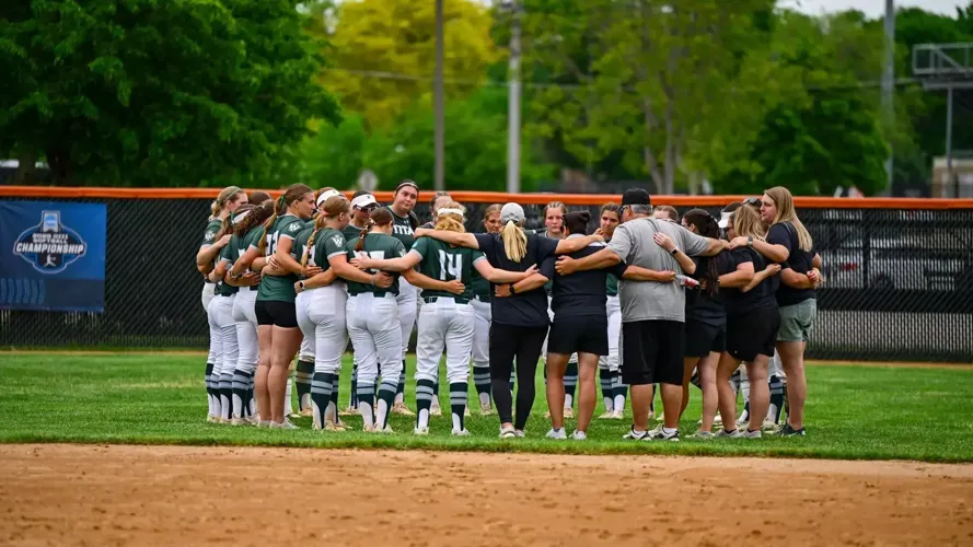 Softball’s Fight to No. 2 Redlands Falls Short
