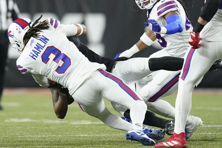 NFL 2022/23: Buffalo star safety Damar Hamlin visits Bills locker