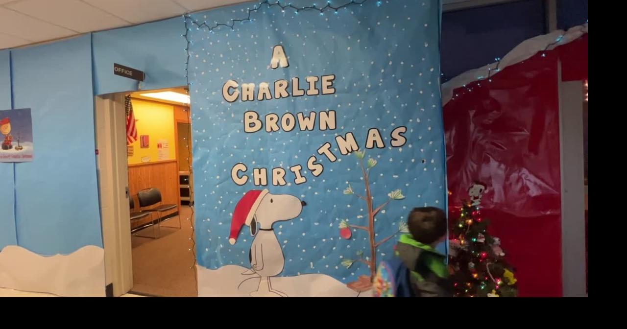 WarrensburgLatham Elementary School students arrive in Christmas