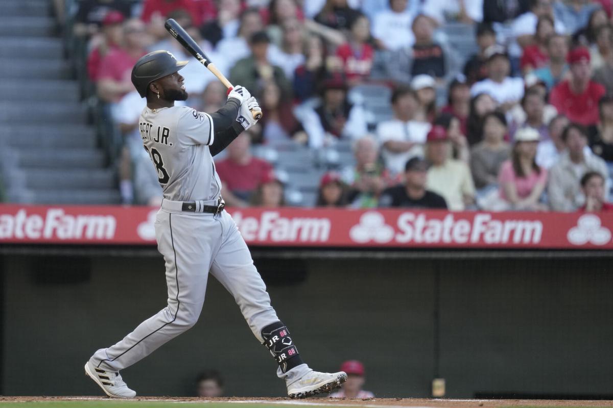 Luis Robert Jr. stars in White Sox win over Cubs