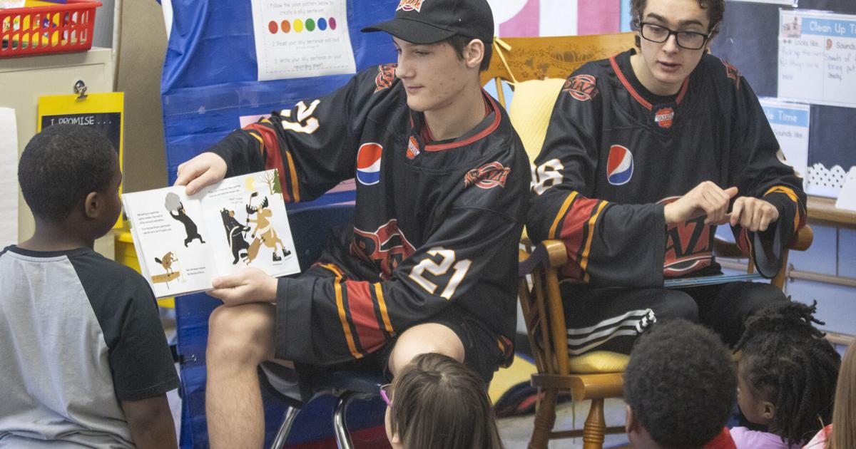 Decatur Blaze Aaa Decatur Blaze visits South Shores School to introduce kids to hockey