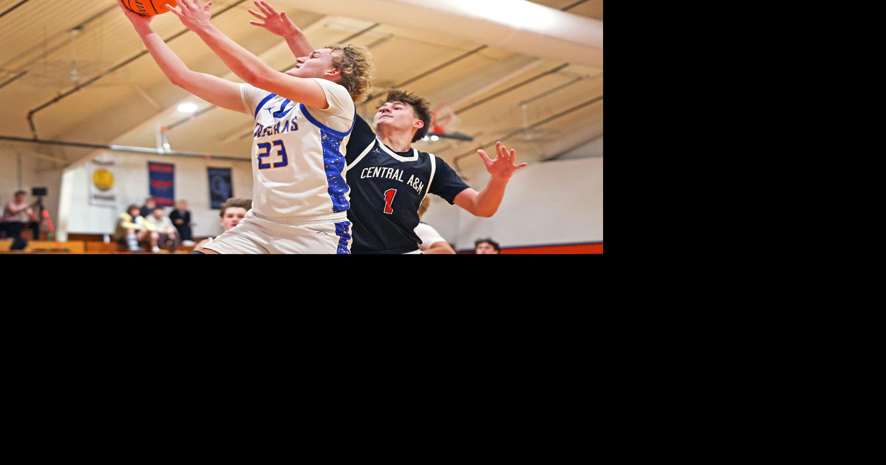 Maroa-Forsyth's Coby Lane delivers game winning shot