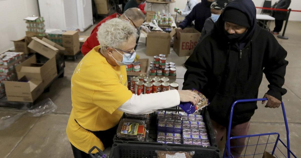 As the cost of groceries rises, food pantries across Chicago see increased demand | State and Regional