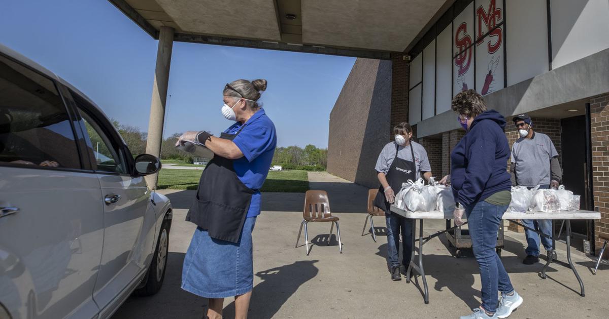 Aramsck Decatur Il Decatur Aramark workers adjust to new food distribution method