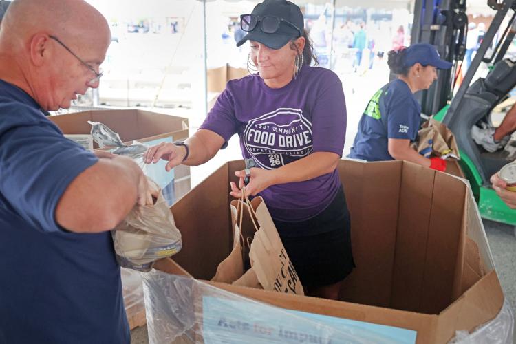 100426-dec-loc-fooddrivewrapup_02.JPG
