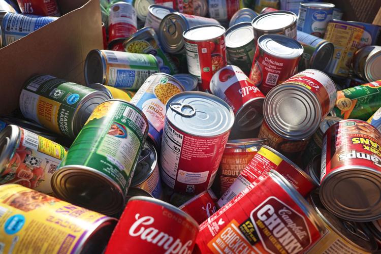 100426-dec-loc-fooddrivewrapup_04.JPG