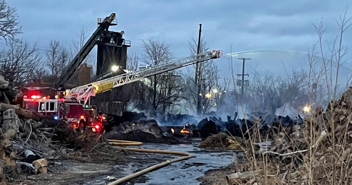 Decatur fire crews respond to fire near railroad tracks