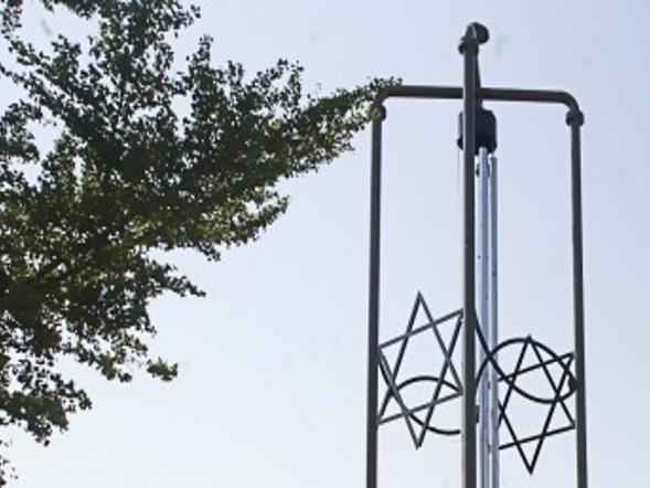 Casey Uses World S Largest Wind Chimes To Lures Visitors Businesses Local Herald Review Com