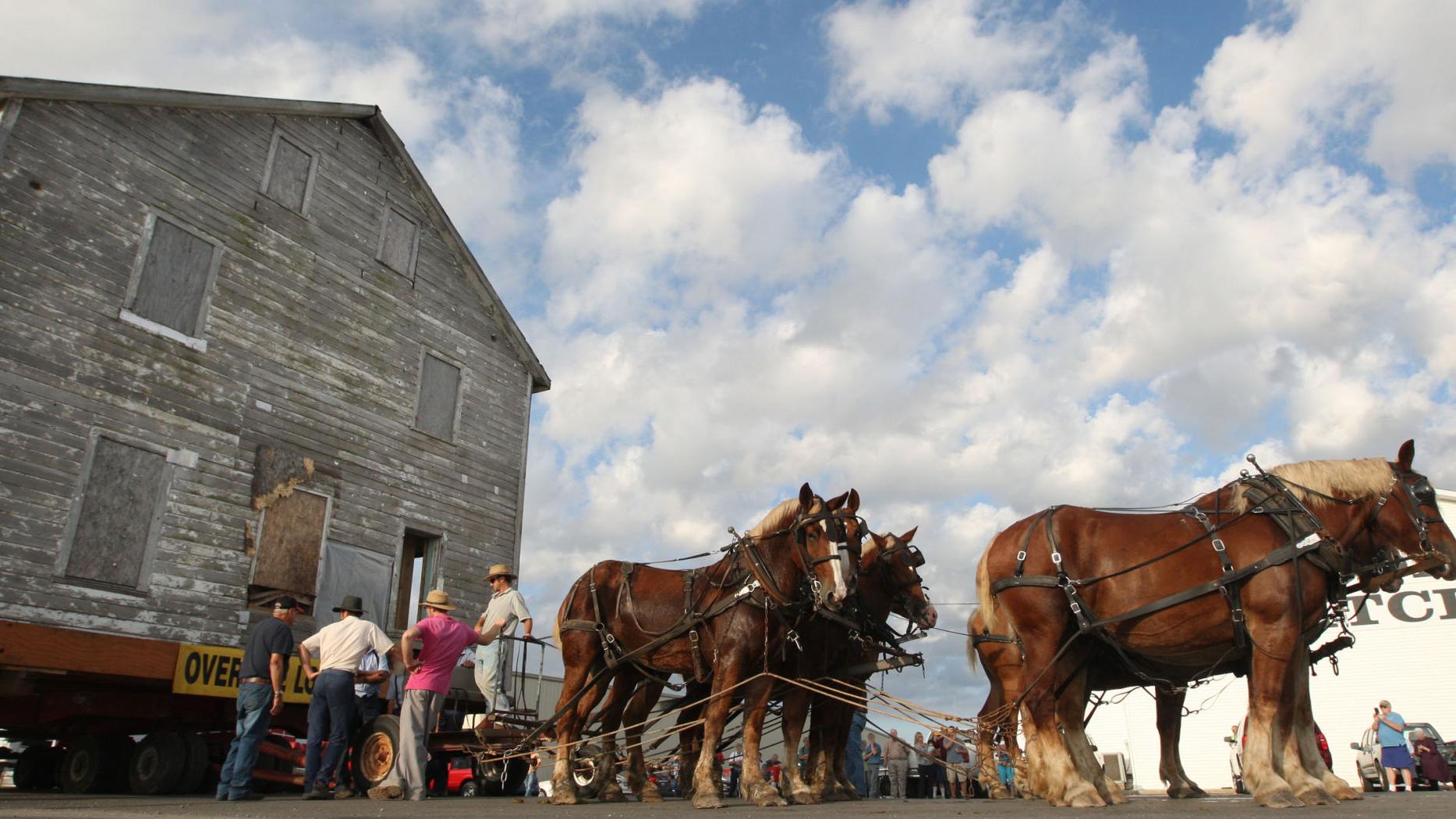 Photos Oldest Known Illinois Amish House Moved To Museum Local Herald Review Com