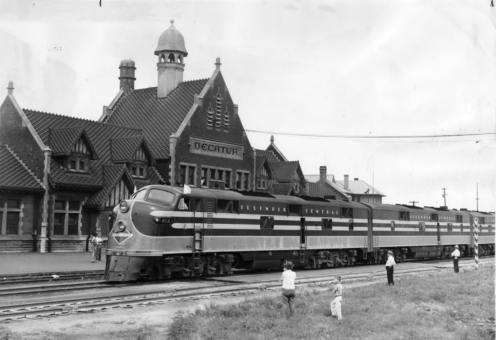 FROM THE HERALD & REVIEW ARCHIVES: Photos Of Illinois Central Railroad ...