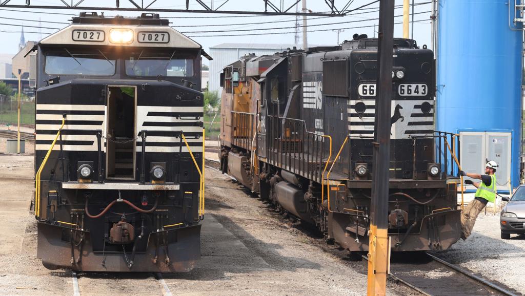 51 000 Base Salary Norfolk Southern Struggling To Hire 30 Train Conductors In Decatur Local Herald Review Com 51 000 Base Salary Norfolk Southern Struggling To Hire 30 Train Conductors In Decatur Local Herald Review Com