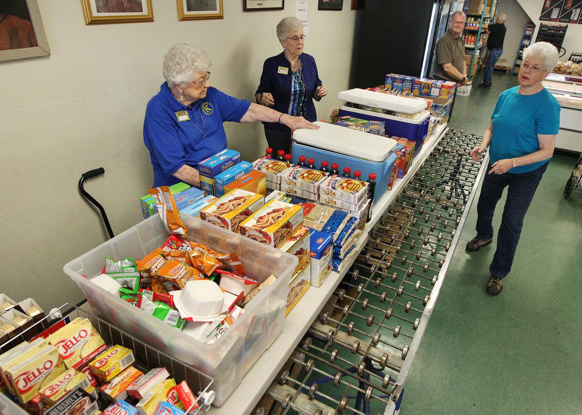 More Seniors Showing Up At Food Pantries Local Herald Review Com