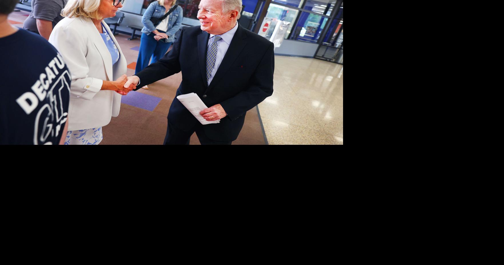 Sen. Dick Durbin announces increased funding for training air traffic ...